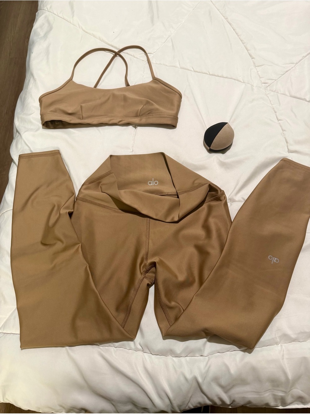 Alo High-Waist Legging Sports Bra Set in Tan size S great cond. no pads in Bra
